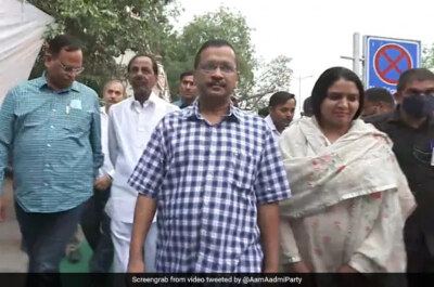 Arvind Kejriwal Takes KCR On Tour Of Delhi’s “World-Famous Schools”